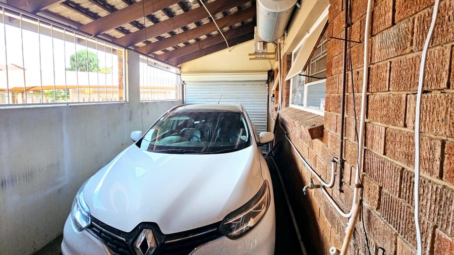 3 Bedroom Property for Sale in Langenhovenpark Free State